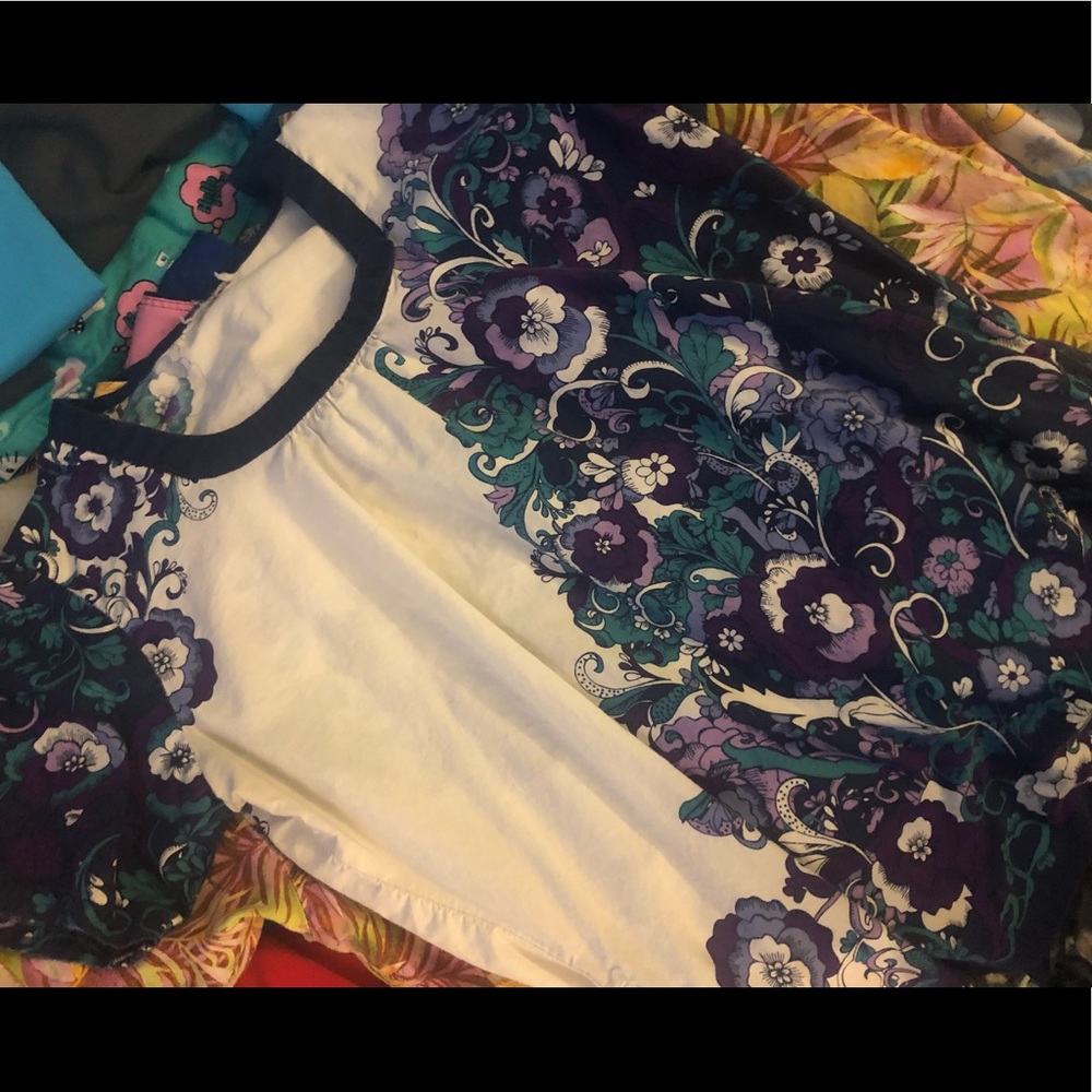 Small scrub top